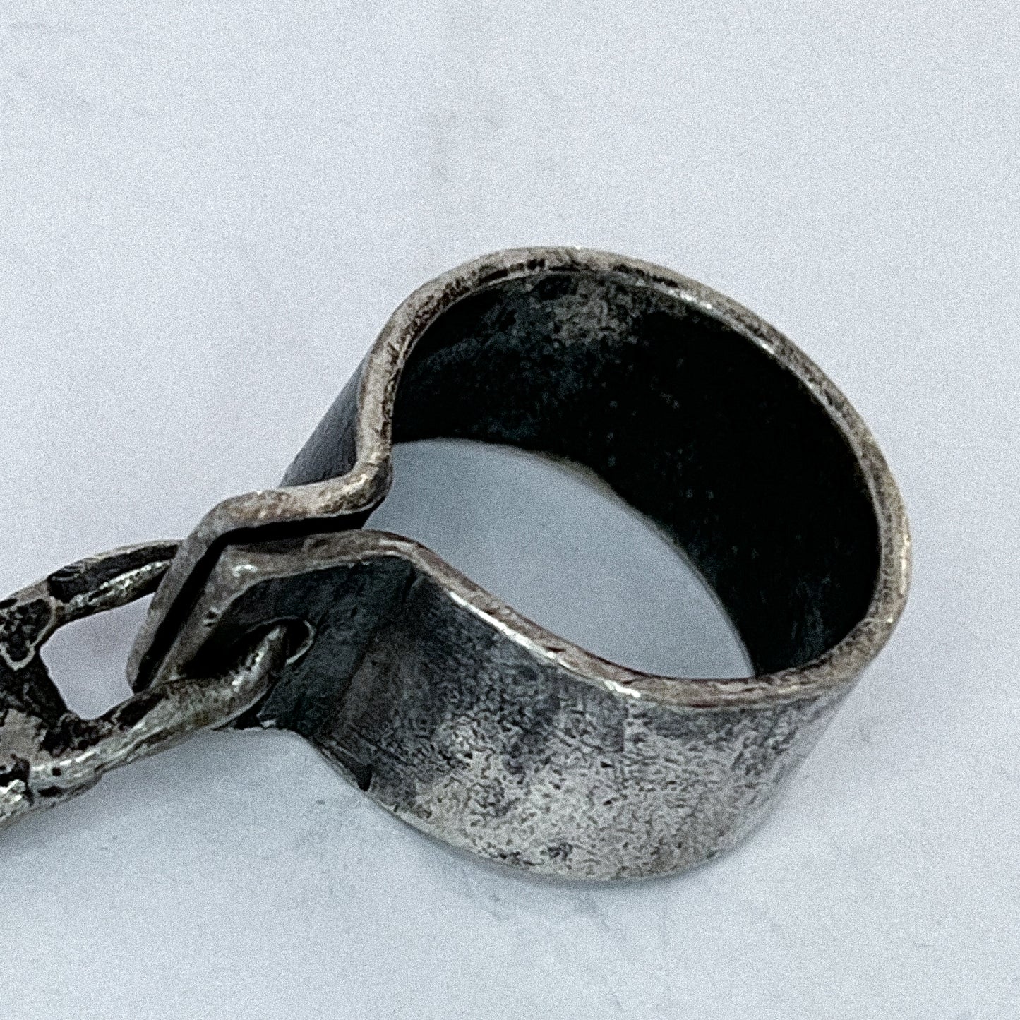 E11250214 - Worn "Tag" Ring