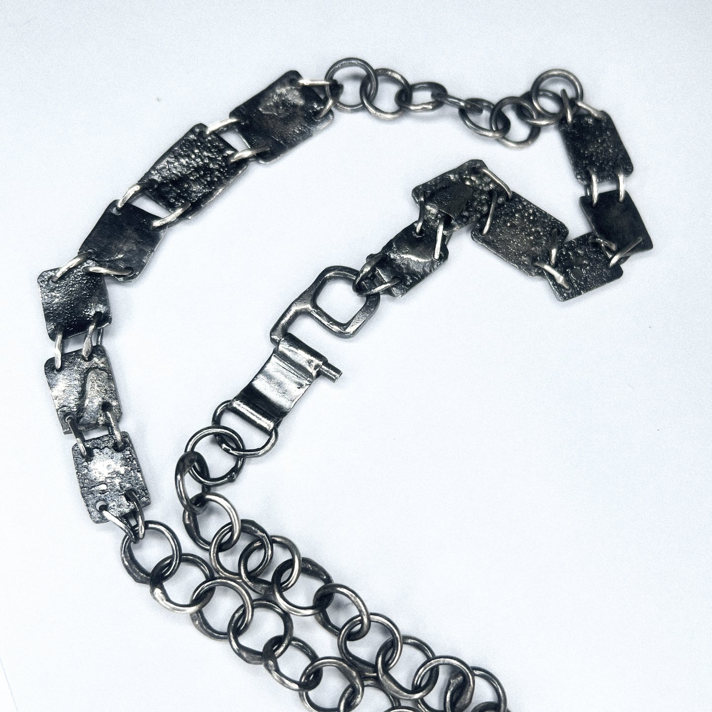 E11250203 - Decayed Plates Necklace