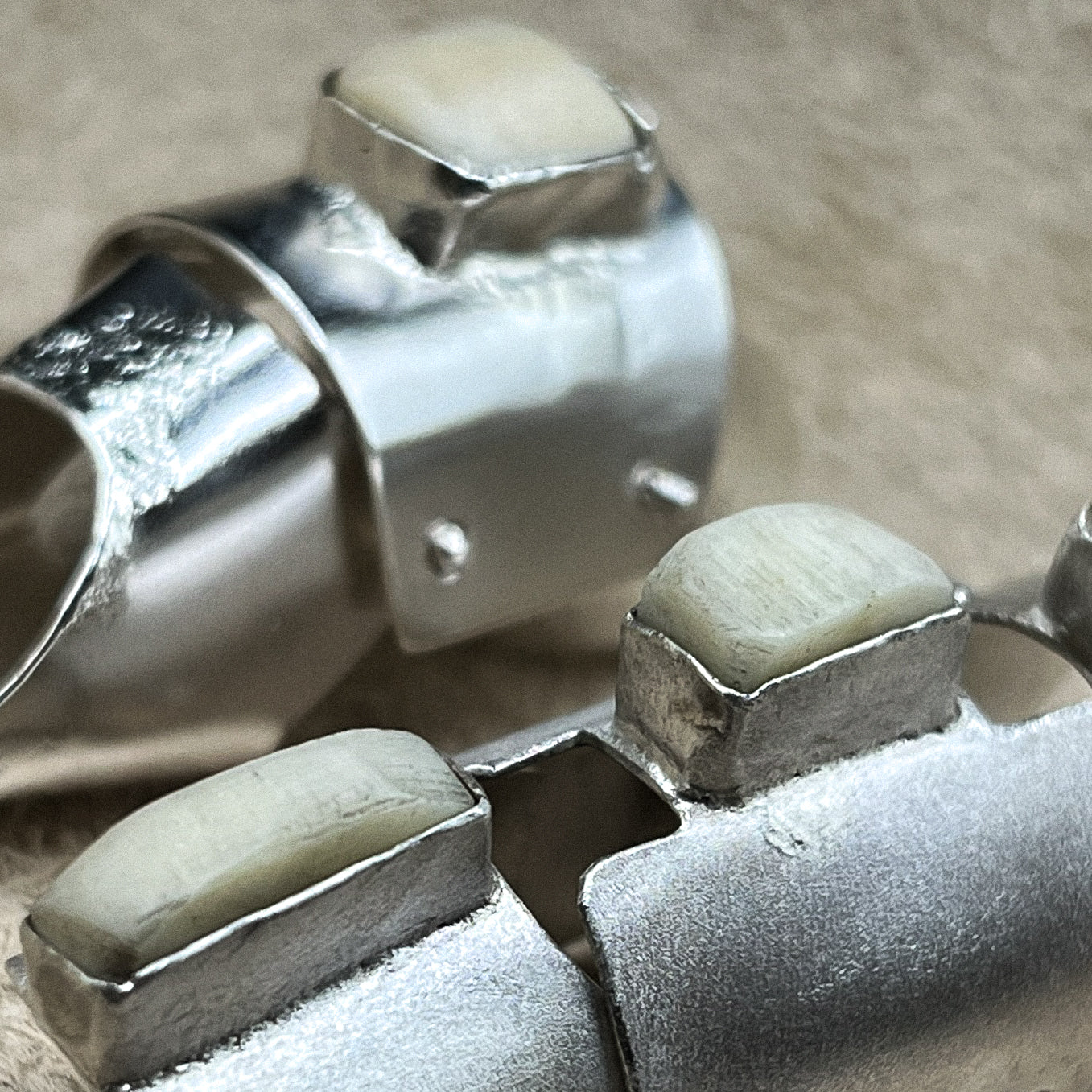 "spine" articulated armor ring