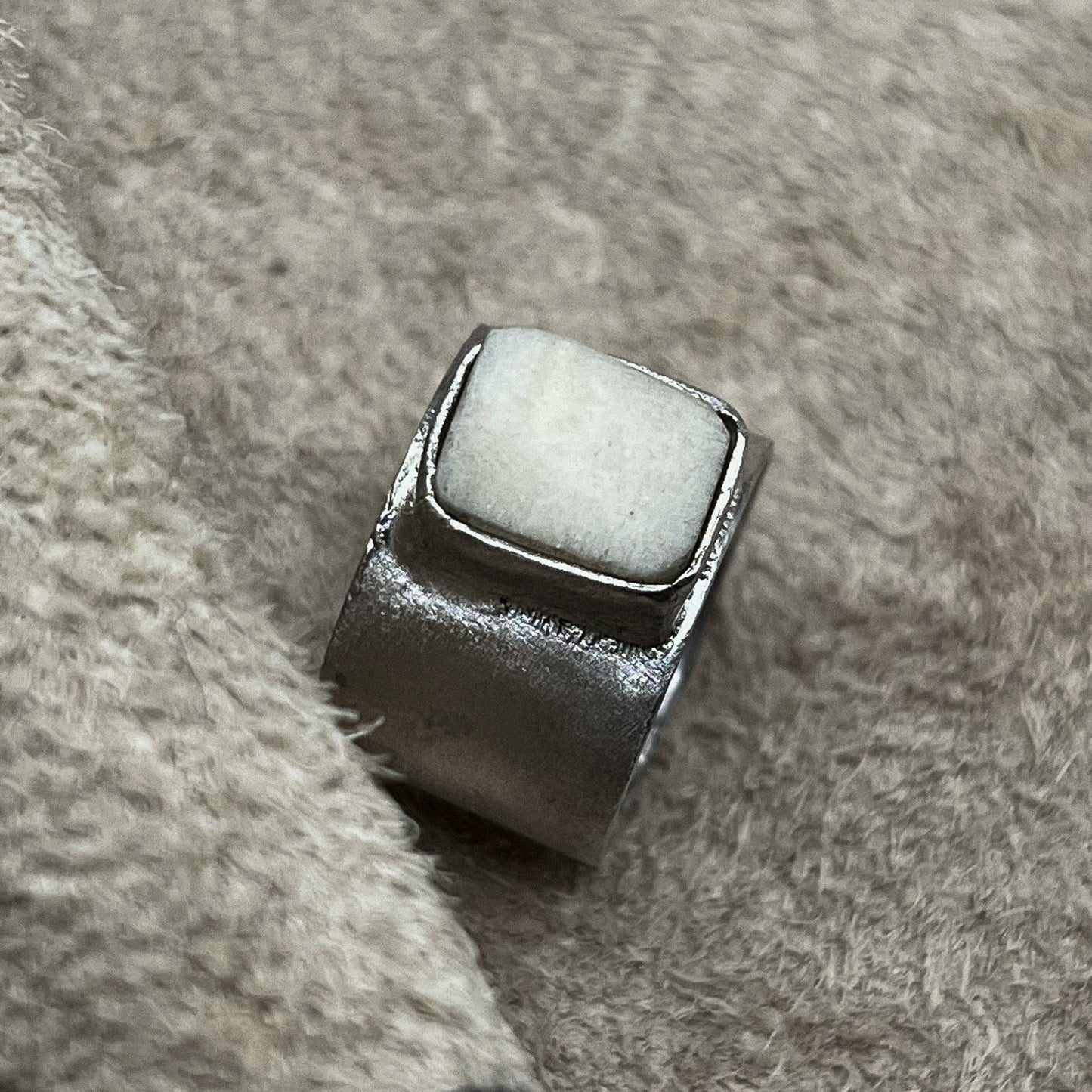 "vertebrae" band ring