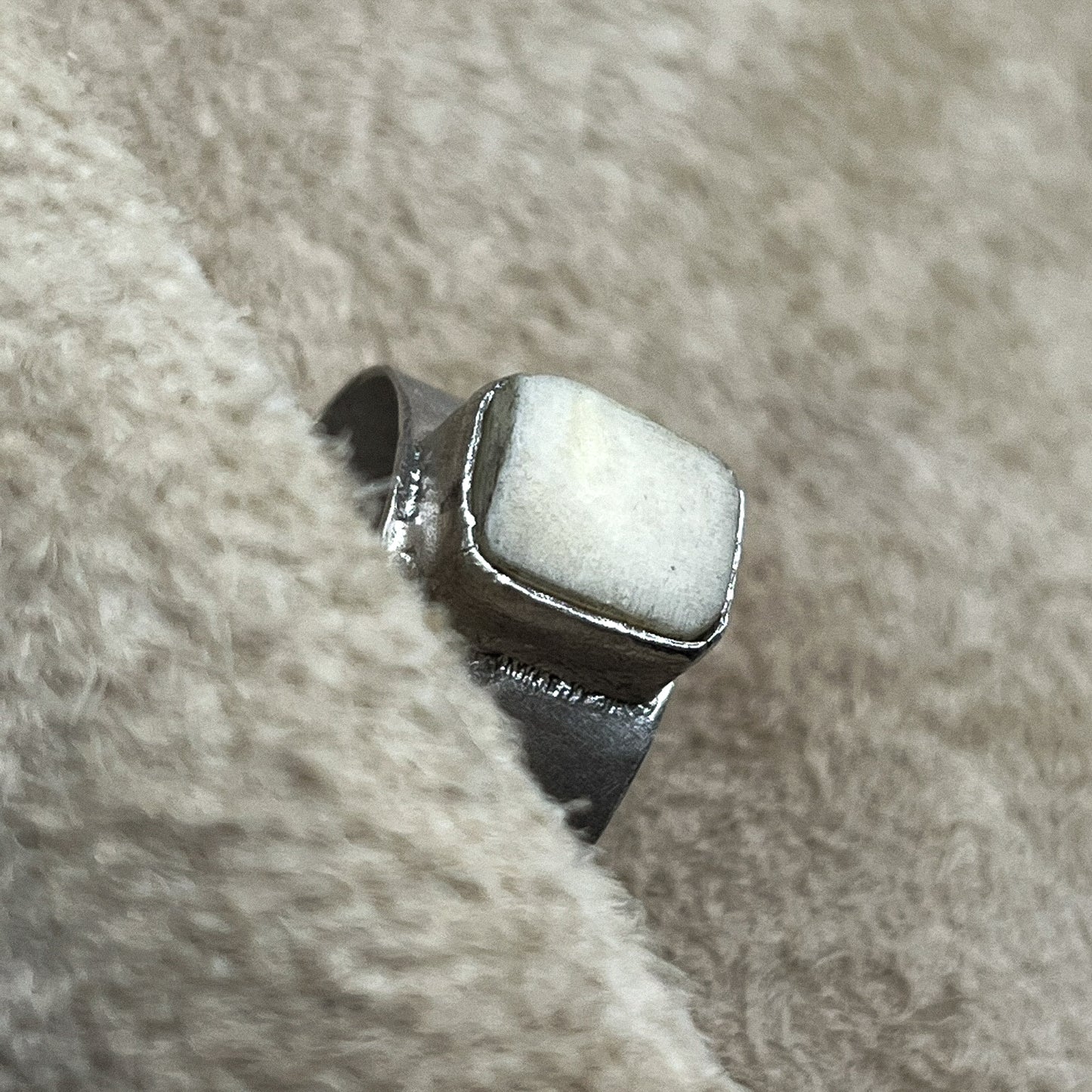 "vertebrae" band ring