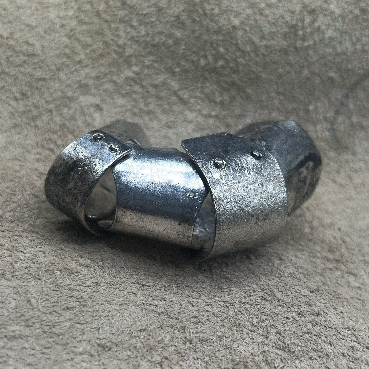 complete finger armor ring