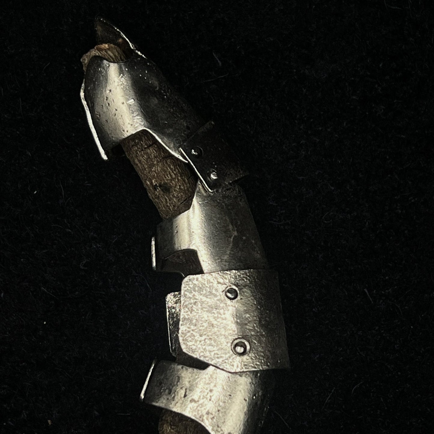 complete finger armor ring