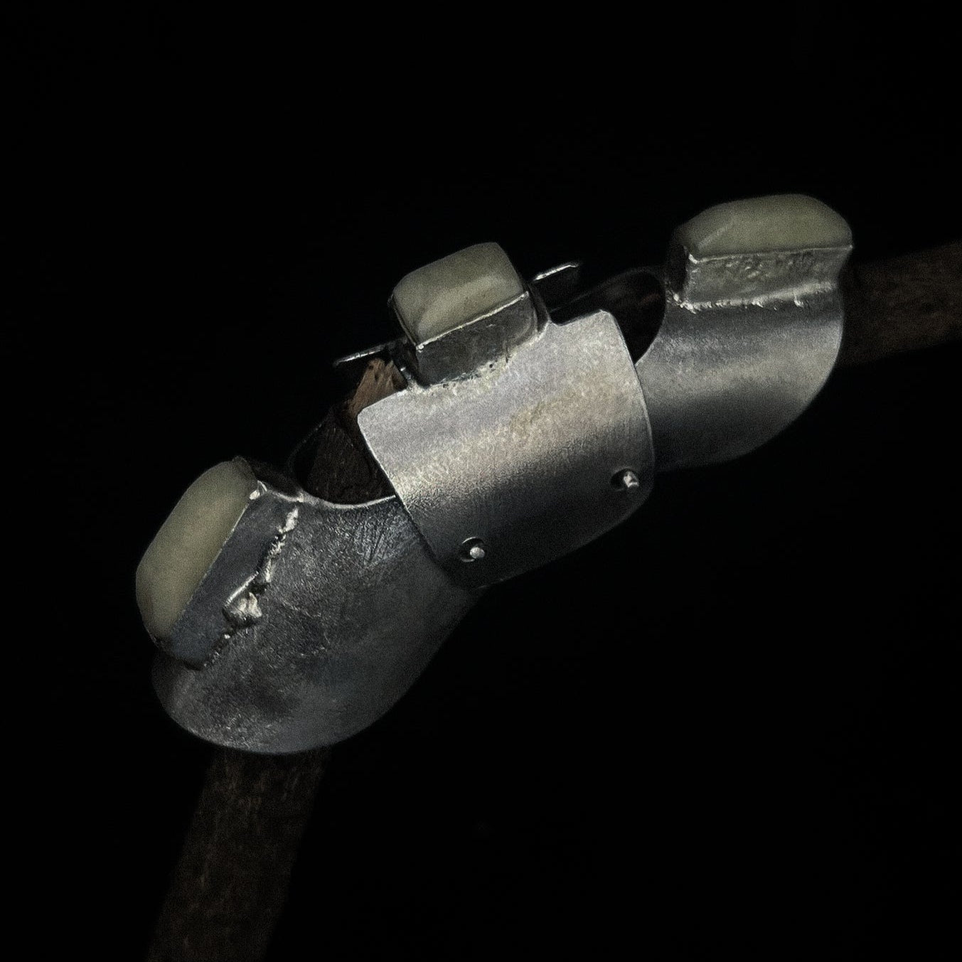 "spine" articulated armor ring