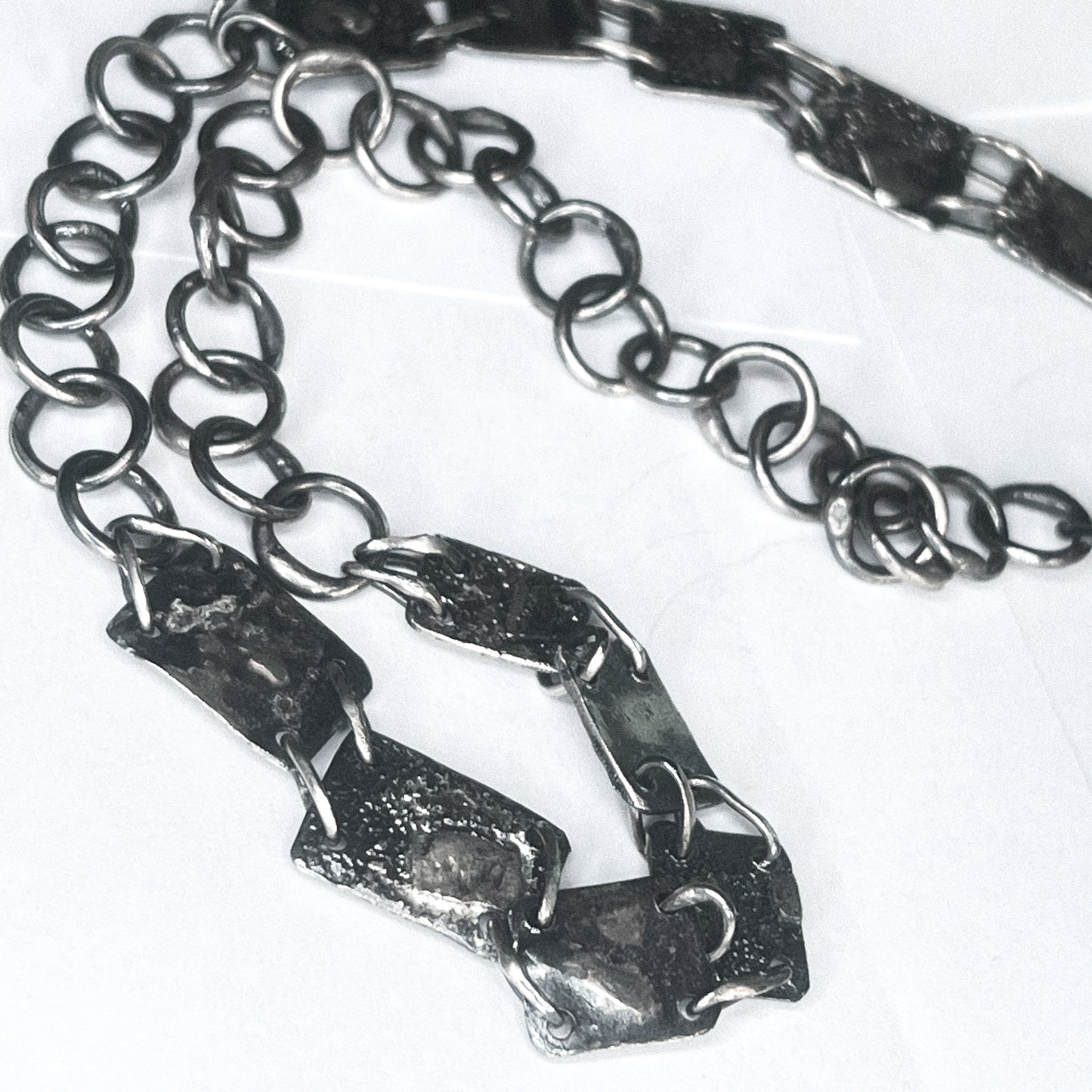 E11250203 - Decayed Plates Necklace