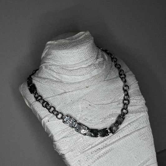 E11250203 - Decayed Plates Necklace