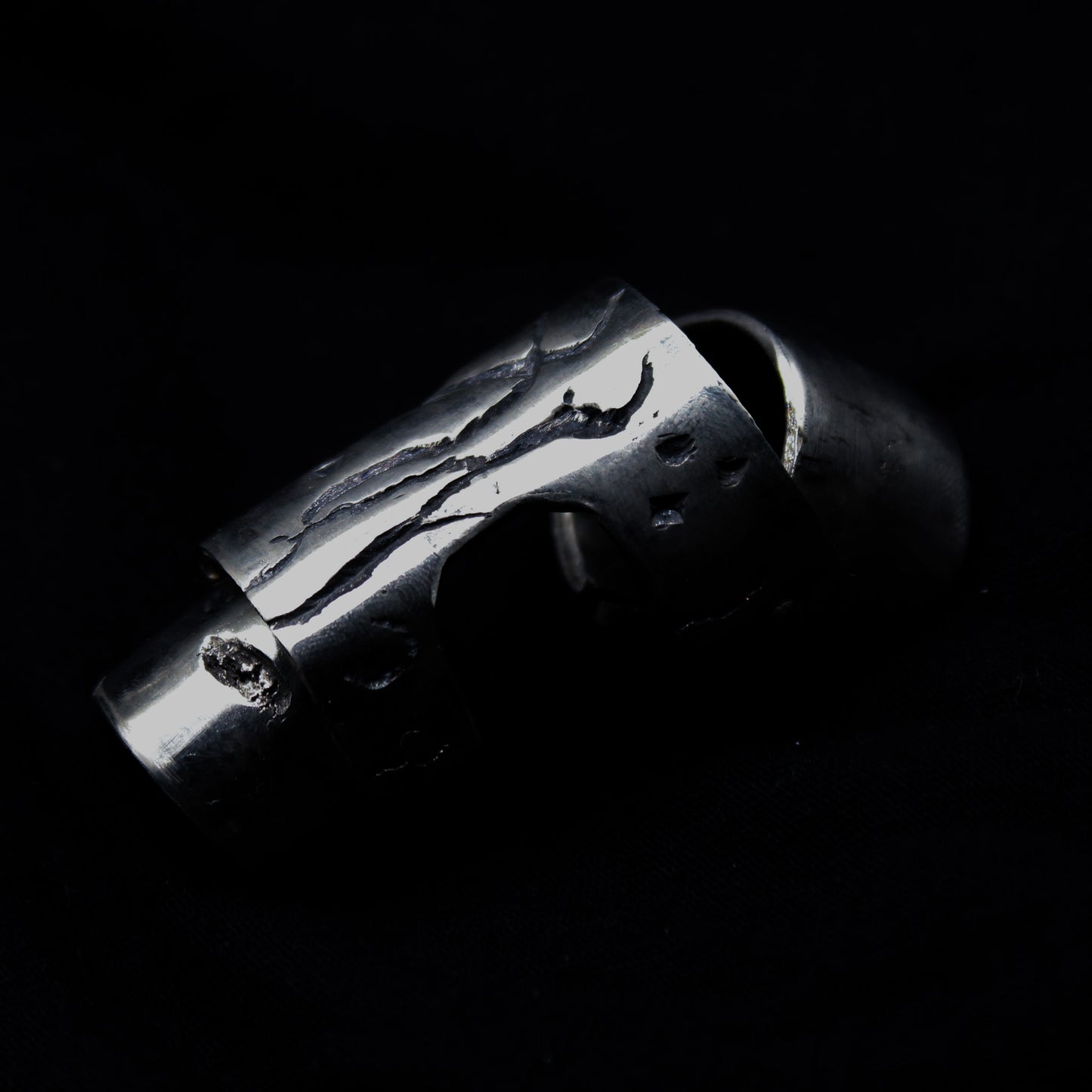 ascemic engraved armor ring