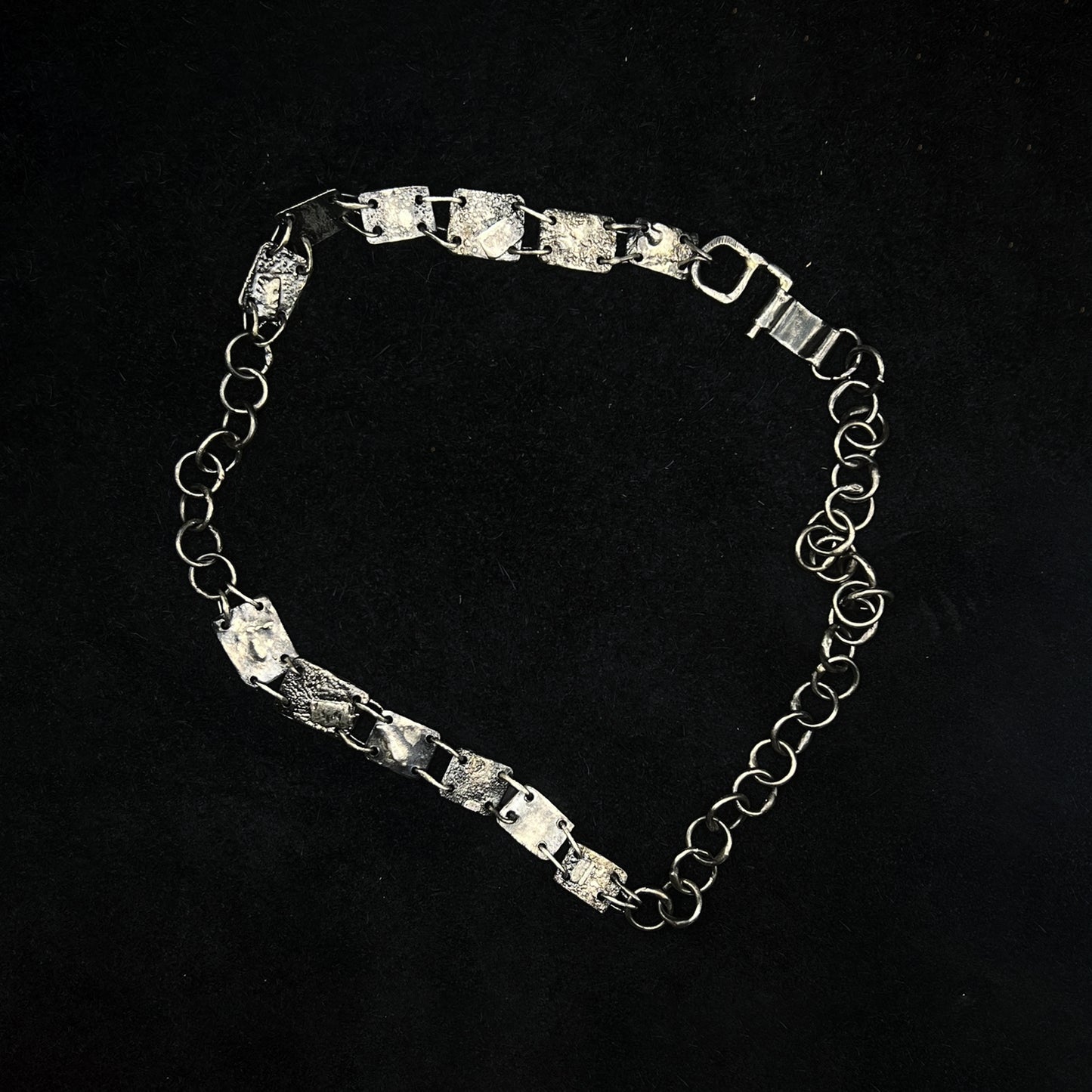 E11250203 - Decayed Plates Necklace